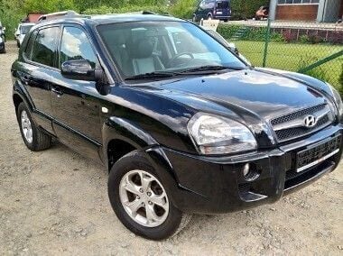 Czarny Używany 2009 Hyundai Tucson SUV | 20 600 zł (Dobra cena) - Obraz 1/4