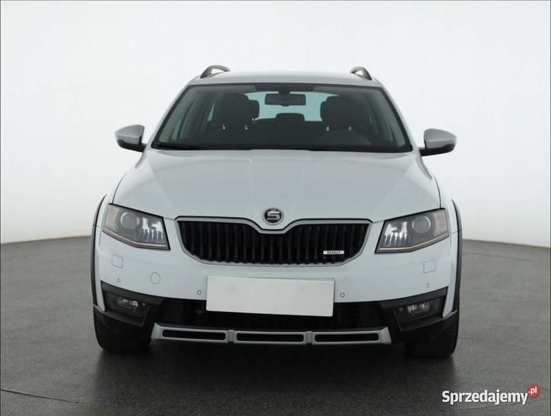 Biały Używany 2015 Skoda Octavia Kombi | 47 999 zł (Uczciwa cena) - Obraz 1/4