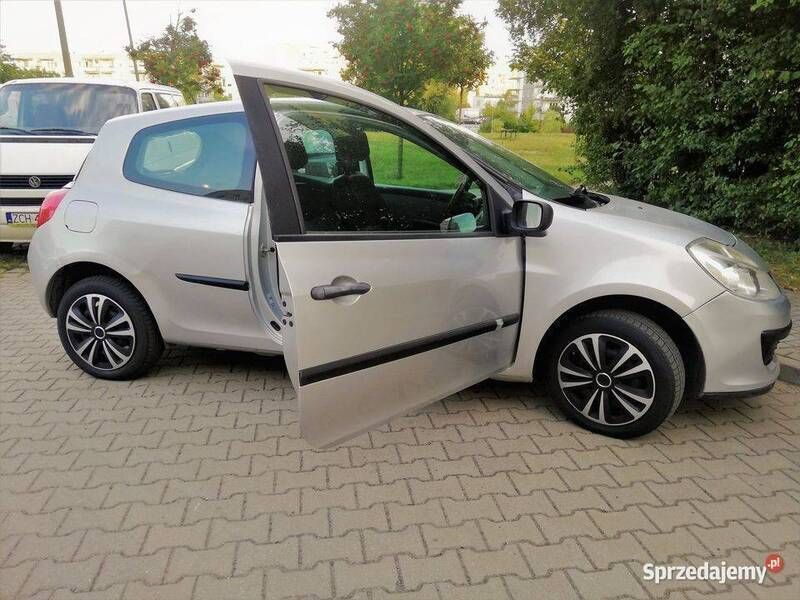 Srebrny Używany 2005 Renault Clio II Sedan/Limuzyna | 7750 zł (Drogi) - Obraz 1/4