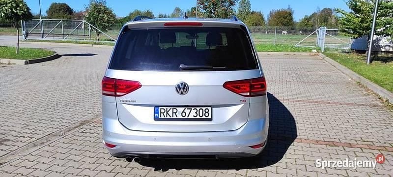 Używany VW Touran 150 KM (110 kW) 2017 Srebrny Minivan