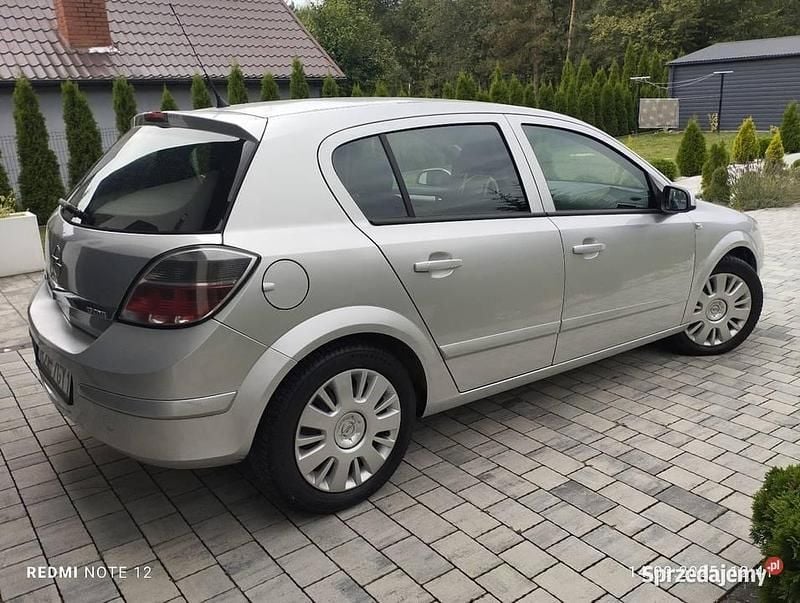 Srebrny Używany 2008 Opel Astra Hatchback | 6300 zł (Dobra cena) - Obraz 1/4