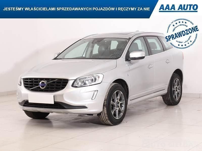 Używany Volvo XC60 2015 Srebrny SUV