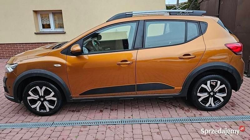 Pomarańczowy Używany 2022 Dacia Sandero Stepway SUV | 52 500 zł (Uczciwa cena) - Obraz 1/4