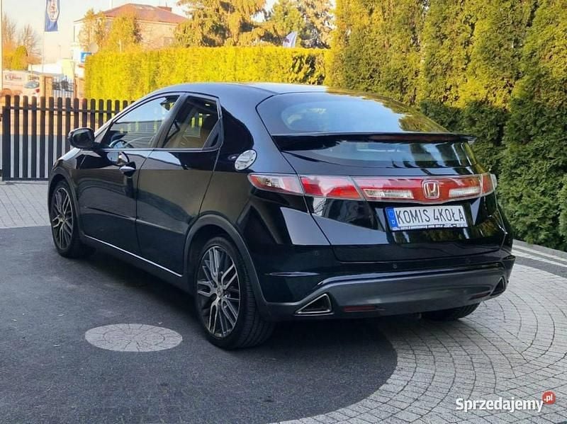 Używany Honda Civic 140 KM (102 kW) 2011 Czarny Hatchback