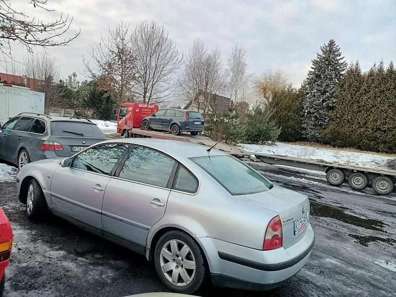 Używany VW Passat 2003 Srebrny Sedan/Limuzyna