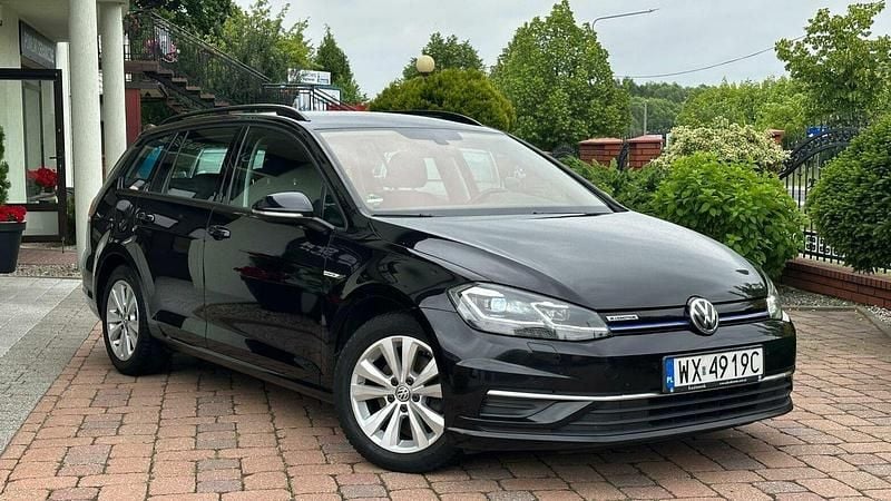 Czarny Używany 2019 VW Golf VII Comfortline Kombi | 44 000 zł (Dobra cena) - Obraz 1/4