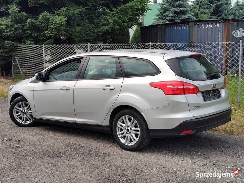 Używany Ford Focus 2017 Srebrny Kombi