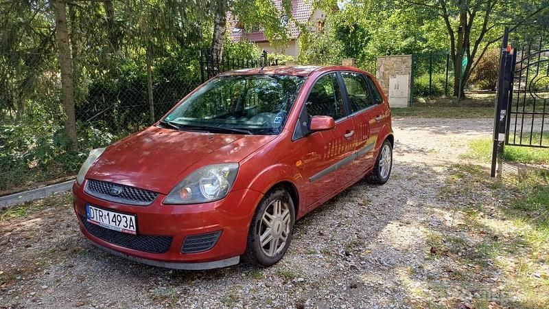 Czerwony Używany 2006 Ford Fiesta Hatchback | 8500 zł (Drogi) - Obraz 1/4