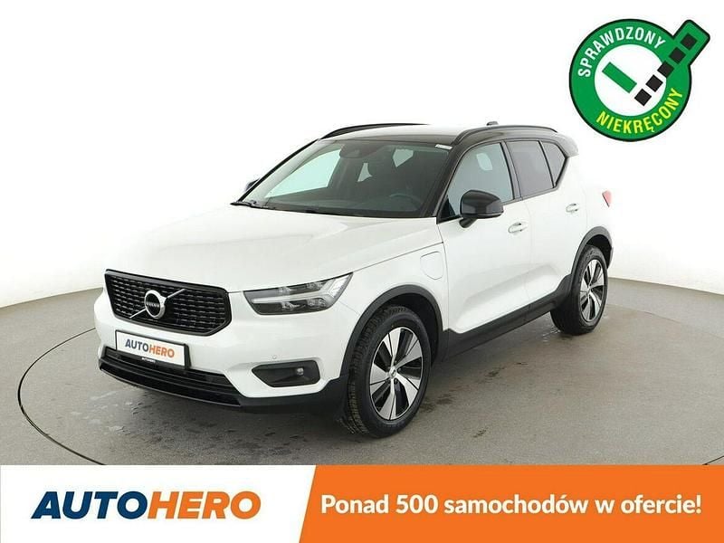 Biały Używany 2020 Volvo XC40 R-Design SUV | 88 300 zł (Uczciwa cena) - Obraz 1/3