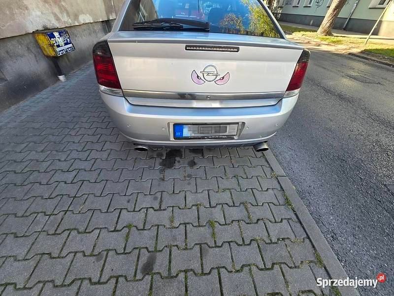 Srebrny Używany 2003 Opel Vectra GTS Hatchback | 9000 zł - Obraz 1/4
