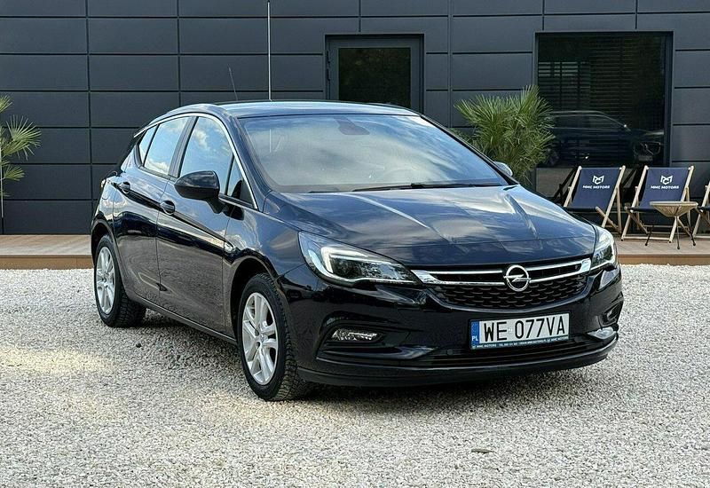 Niebieski Używany 2018 Opel Astra Enjoy Hatchback | 49 900 zł (Dość drogi) - Obraz 1/3