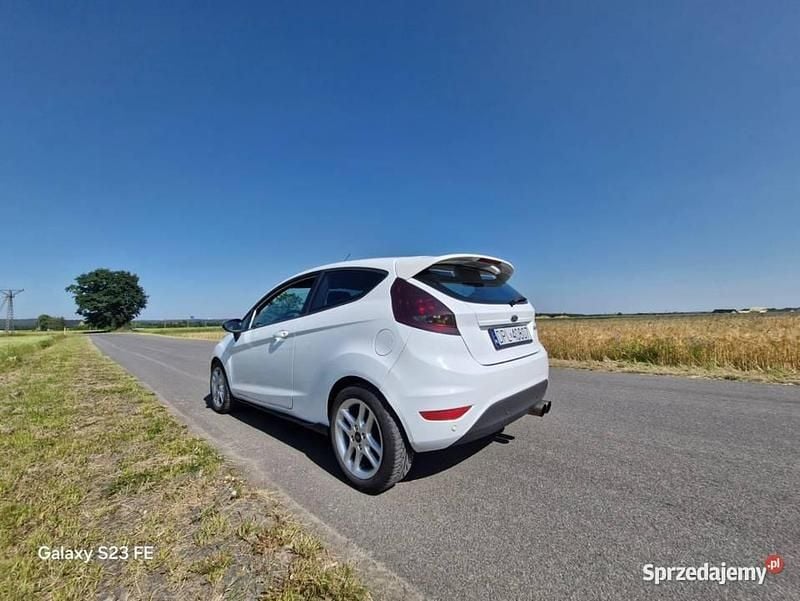 Używany Ford Fiesta 2011 Biały Hatchback