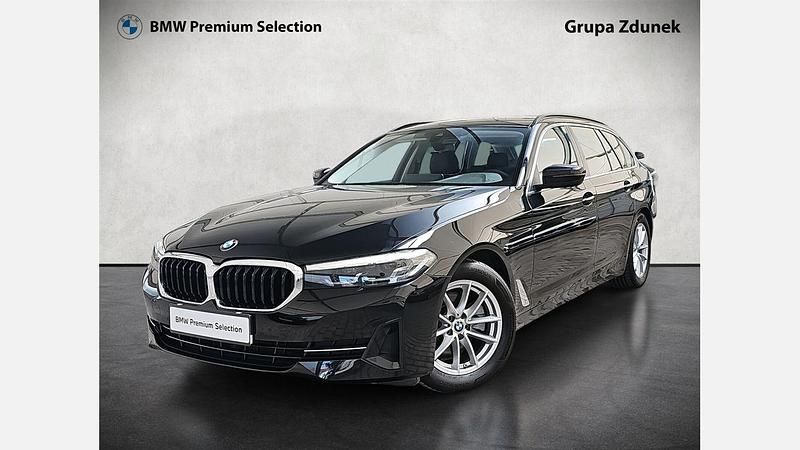 Czarny Używany 2023 BMW 518 Kombi | 157 900 zł (Uczciwa cena) - Obraz 1/3
