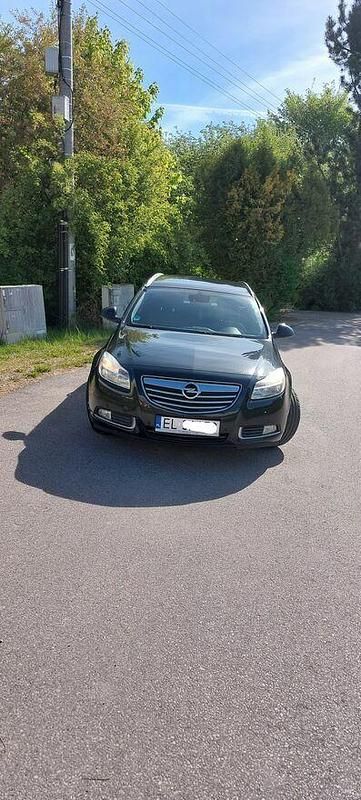 Czarny Używany 2011 Opel Insignia Kombi | 17 000 zł (Uczciwa cena) - Obraz 1/4