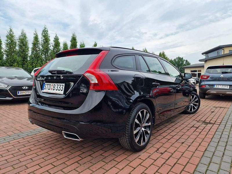 Używany Volvo V60 120 KM (88 kW) 2018 Niebieski Kombi