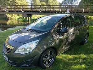 Szary Używany 2011 Opel Meriva Minivan | 18 300 zł (Uczciwa cena) - Obraz 1/4