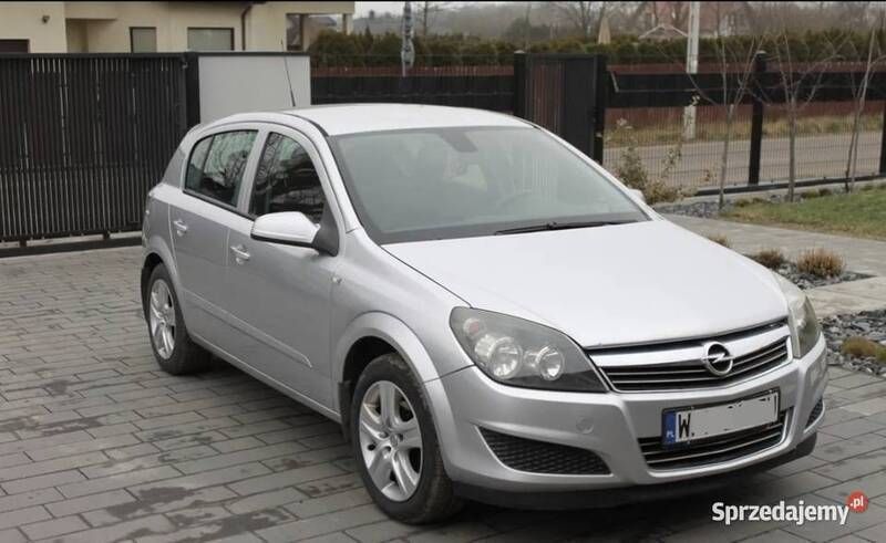 Srebrny Używany 2008 Opel Astra Hatchback | 8400 zł (Dobra cena) - Obraz 1/4