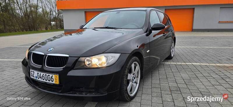 Czarny Używany 2007 BMW 320 Kombi | 14 000 zł (Uczciwa cena) - Obraz 1/4