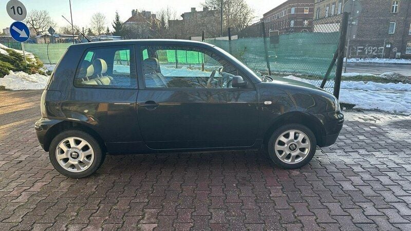 Używany Seat Arosa 50 KM (36 kW) 2003 Czarny Hatchback