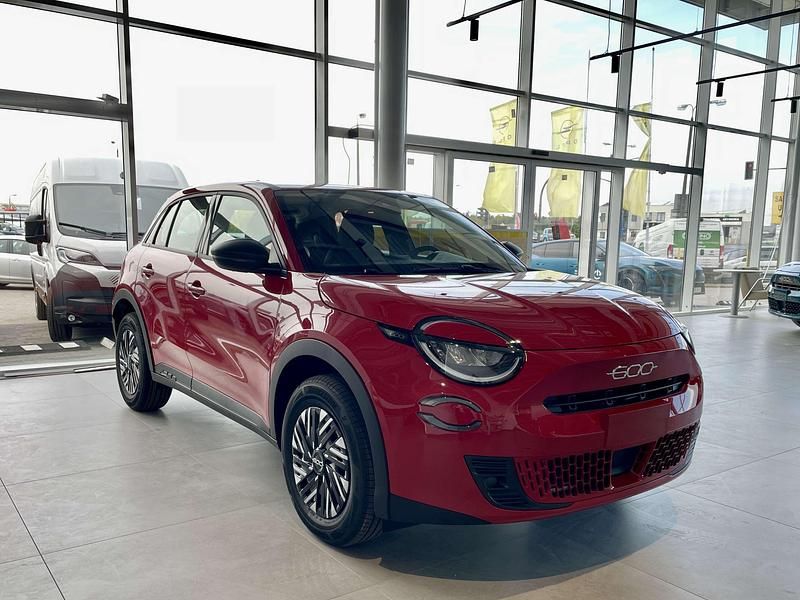 Nowe Fiat 600 Pop 110 KM (80 kW) 2025 Lakier pastelowy czerwony passione SUV