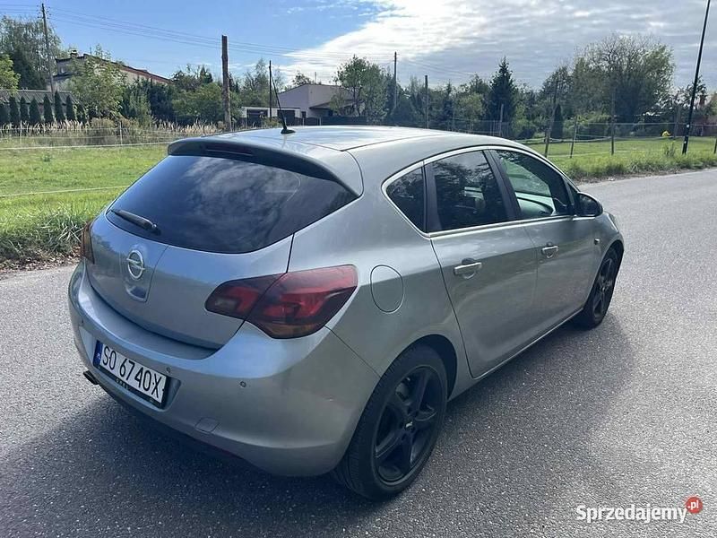 Używany Opel Astra Cosmo 160 KM (117 kW) 2010