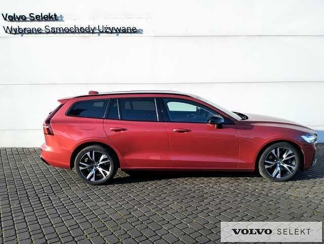 Używany Volvo V60 197 KM (144 kW) 2025 Czerwony Kombi