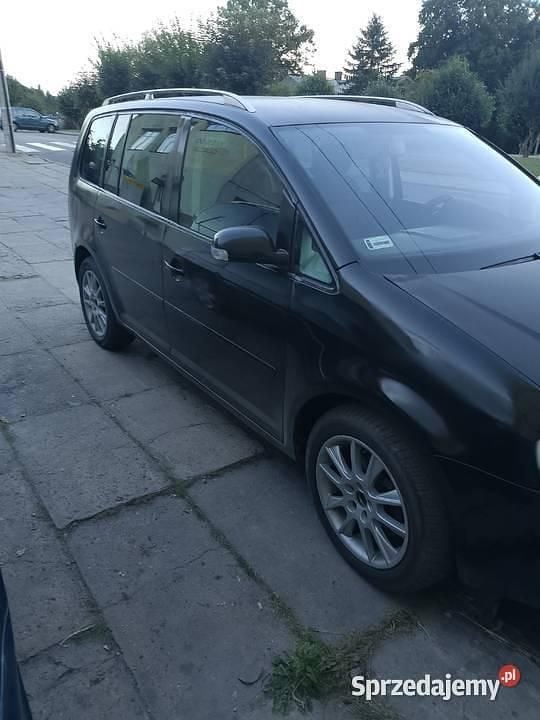 Czarny Używany 2004 VW Touran Minivan | 3500 zł (Uczciwa cena) - Obraz 1/4