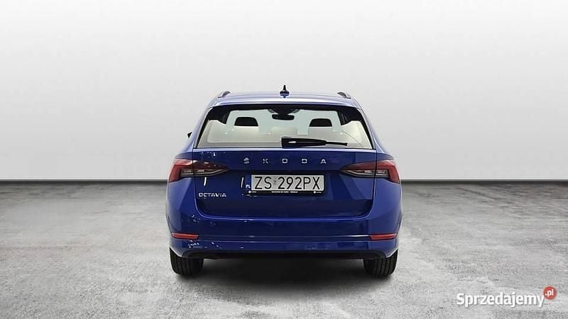 Używany Skoda Octavia Ambition 115 KM (84 kW) 2022 Niebieski Kombi
