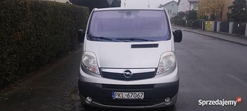 Używany Opel Vivaro 2007 Srebrny Minivan