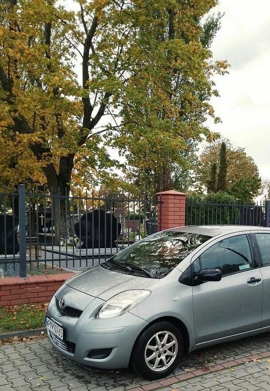 Srebrny Używany 2008 Toyota Yaris Hatchback | 7500 zł - Obraz 1/4
