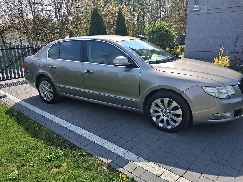 Szary Używany 2009 Skoda Superb Sedan/Limuzyna | 21 000 zł (Uczciwa cena) - Obraz 1/4