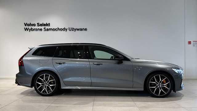Używany Volvo V60 405 KM (297 kW) 2020 Szary Kombi