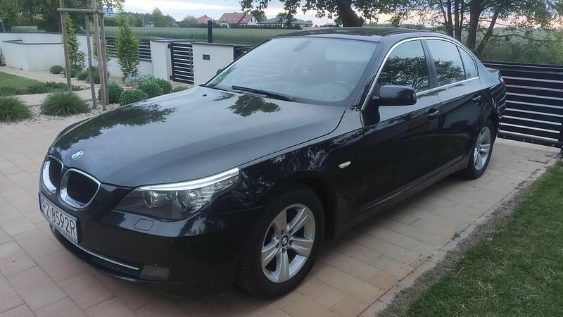 Czarny Używany 2007 BMW 520 Sedan/Limuzyna | 29 000 zł (Uczciwa cena) - Obraz 1/4
