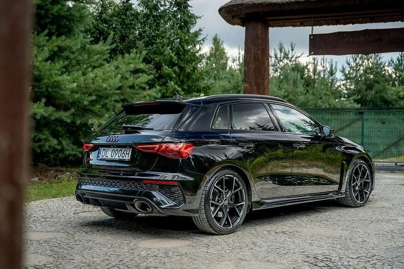 Używany Audi RS3 Sport 400 KM (294 kW) 2023 Czarny (metalik) Sedan/Limuzyna