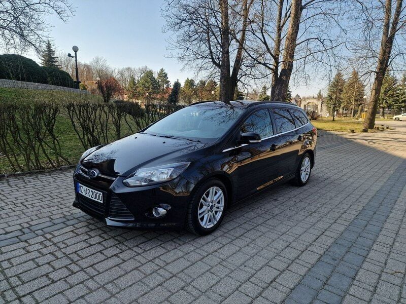 Czarny (metalik) Używany 2014 Ford Focus Titanium Kombi | 25 999 zł (Uczciwa cena) - Obraz 1/4