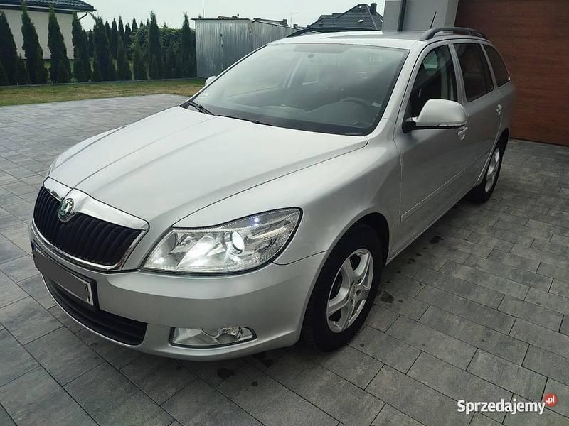 Używany Skoda Octavia 2011 Srebrny Kombi