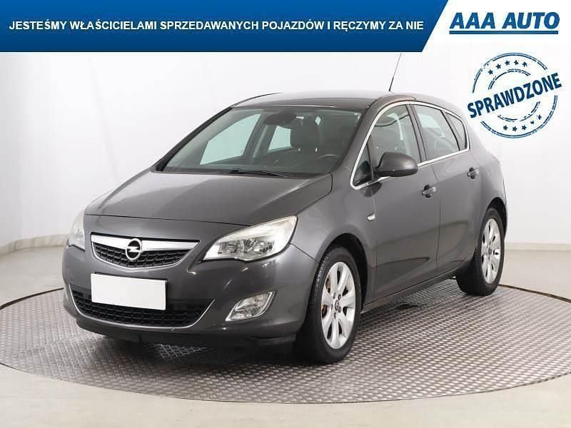 Używany Opel Astra 160 KM (117 kW) 2010 Szary