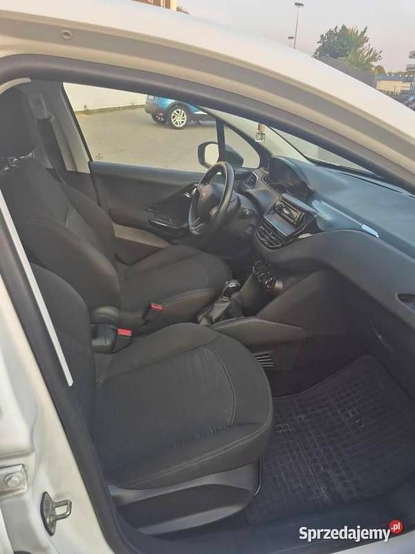 Używany Peugeot 208 2013 Biały Hatchback