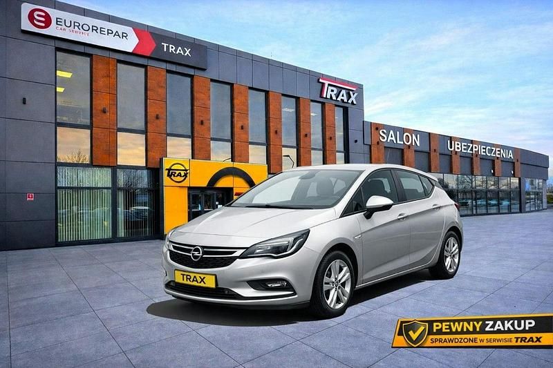 Czarny (metalik) Używany 2019 Opel Astra Enjoy Hatchback | 48 900 zł (Uczciwa cena) - Obraz 1/2