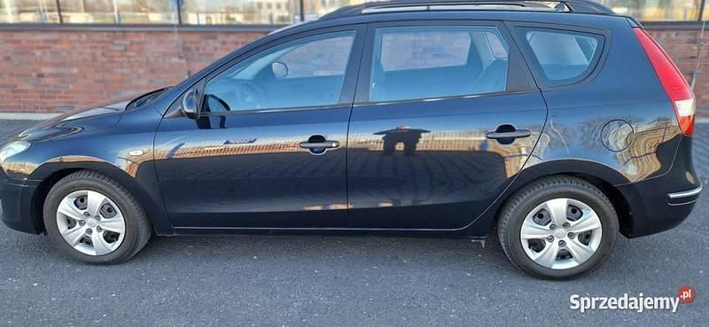 Używany Hyundai i30 90 KM (66 kW) 2010 Czarny Kombi