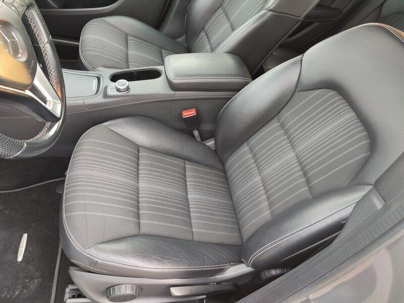 Używany Mercedes B180 122 KM (89 kW) 2014 Beżowy (metalik) Minivan