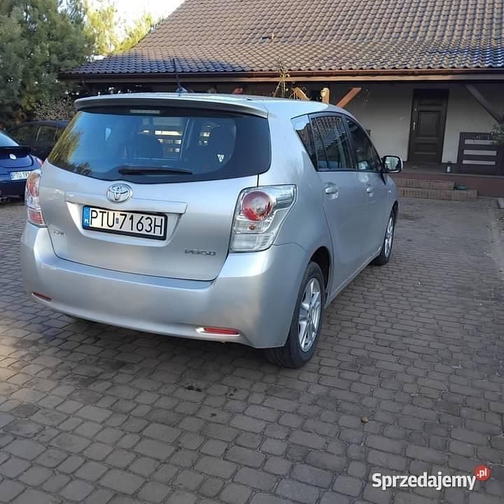 Używany Toyota Verso 126 KM (92 kW) 2009 Srebrny Minivan