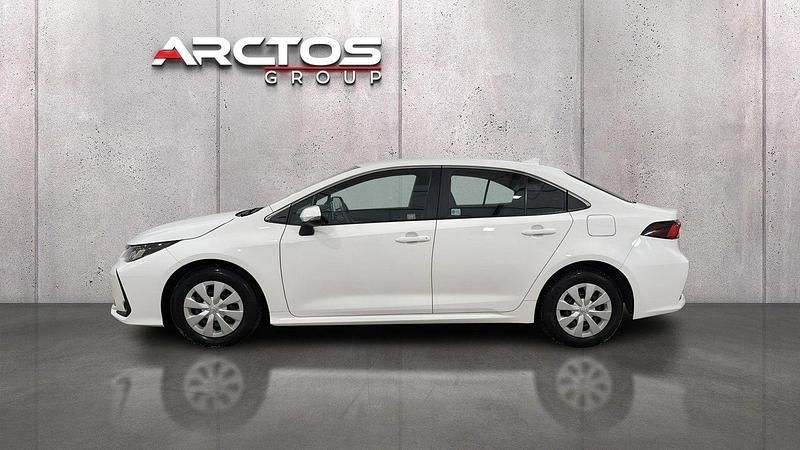 Używany Toyota Corolla Active 98 KM (72 kW) 2022 Biały Sedan/Limuzyna
