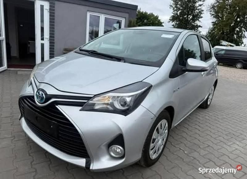 Srebrny Używany 2015 Toyota Yaris Hybrid Hatchback | 28 900 zł (Super Cena) - Obraz 1/4