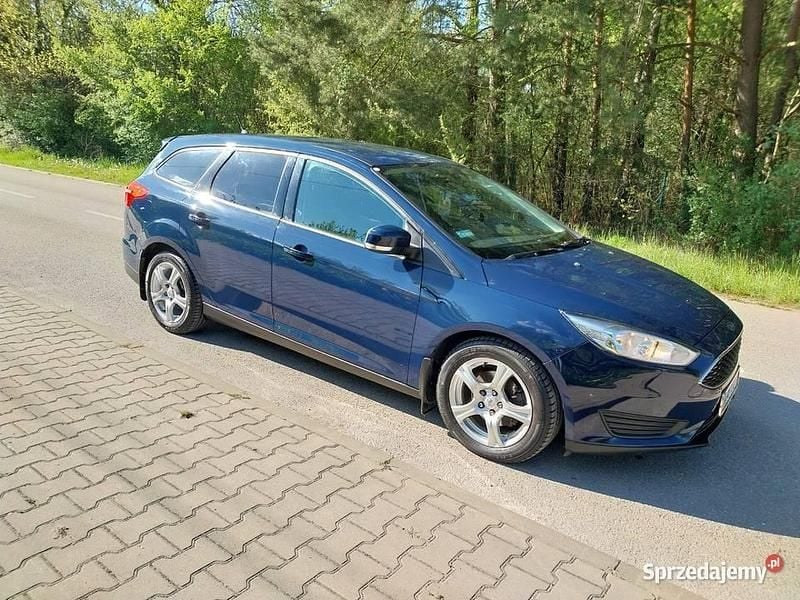 Używany Ford Focus 2015 Granatowy Kombi