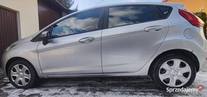 Używany Ford Fiesta 68 KM (50 kW) 2009 Srebrny Hatchback