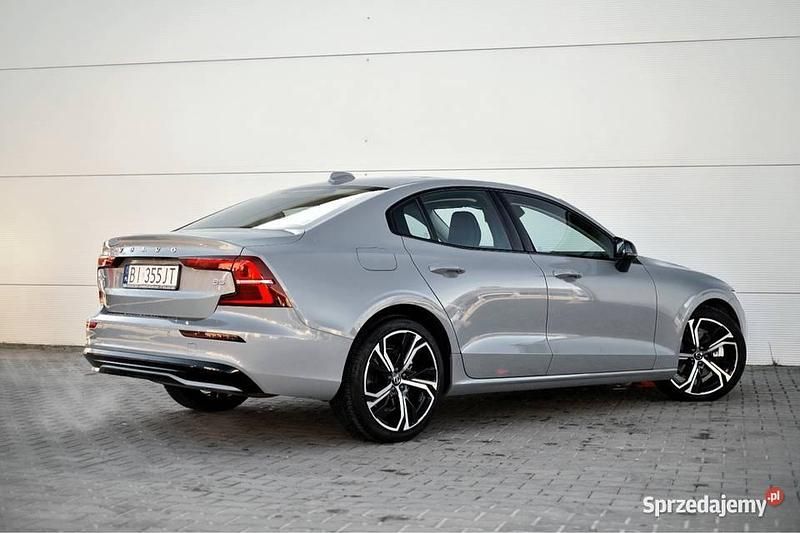 Używany Volvo S60 Core 2024 Szary Sedan/Limuzyna