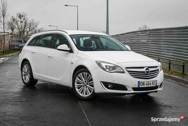 Biały Używany 2014 Opel Insignia Cosmo Kombi | 27 900 zł (Dobra cena) - Obraz 1/4