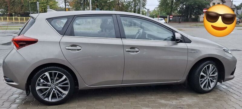 Brązowobeżowy Używany 2016 Toyota Auris Hatchback | 72 900 zł - Obraz 1/4