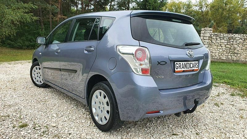Używany Toyota Verso 147 KM (108 kW) 2009 Niebieski Minivan